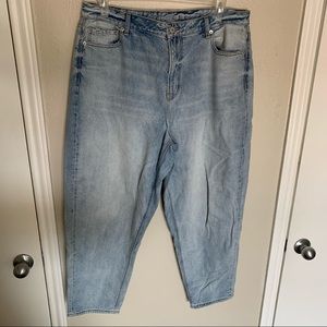 Lightwash relaxed mom jean